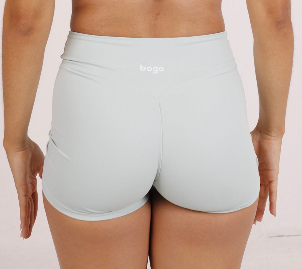 CUT V SHORT MINT