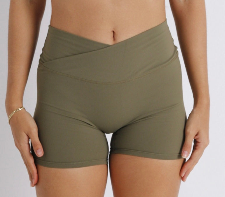 SHORT V MILITARY GREEN