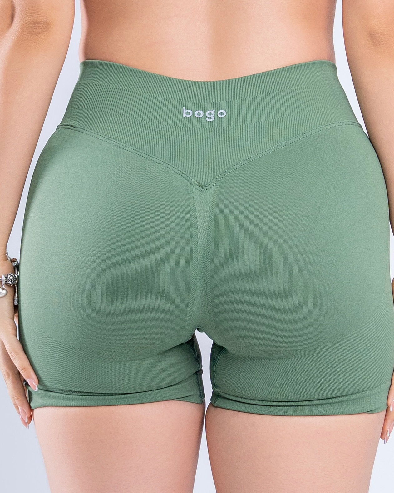 SHORT PUSH-UP SAGE GREEN
