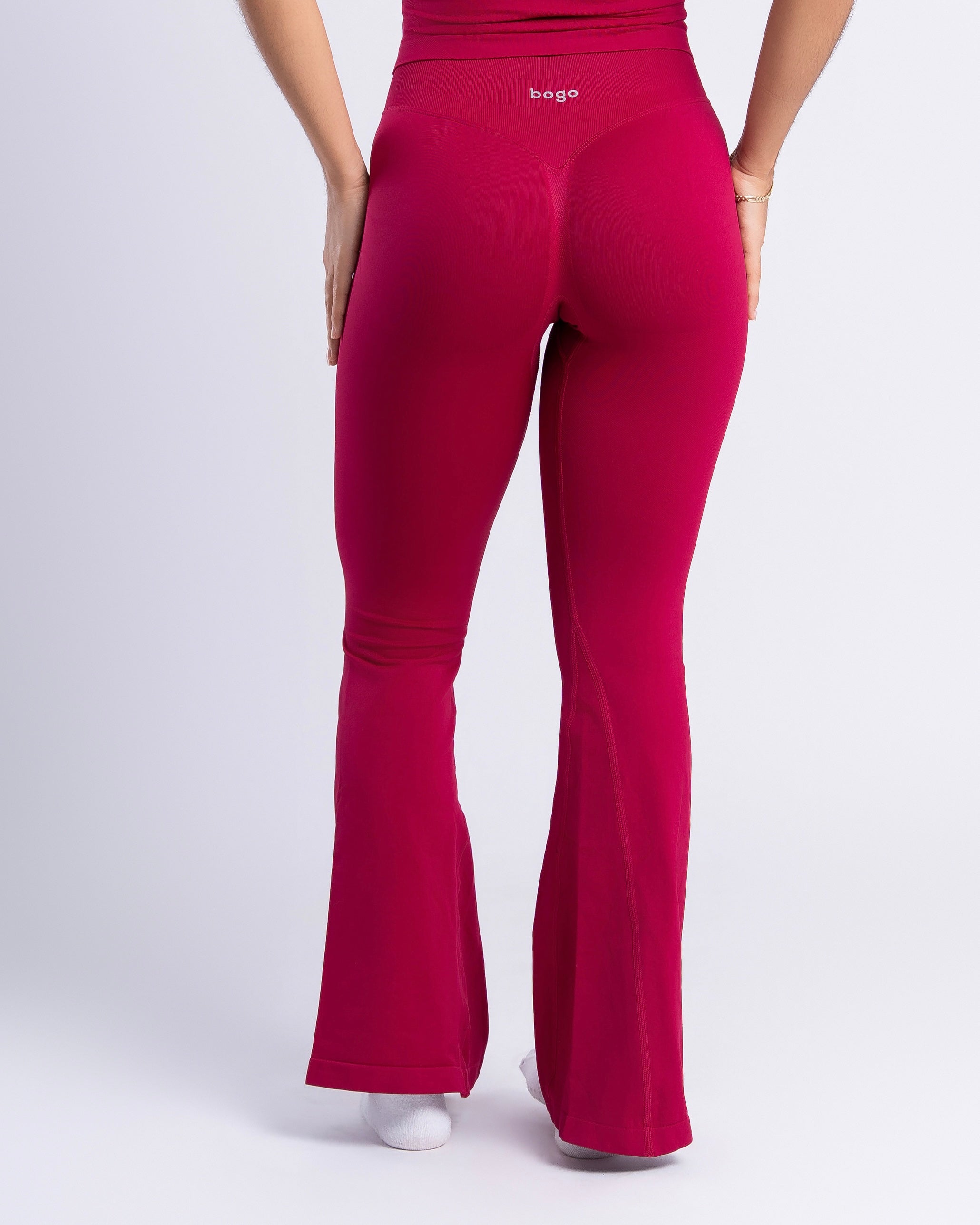 FLARED CHERRY PUSH-UP