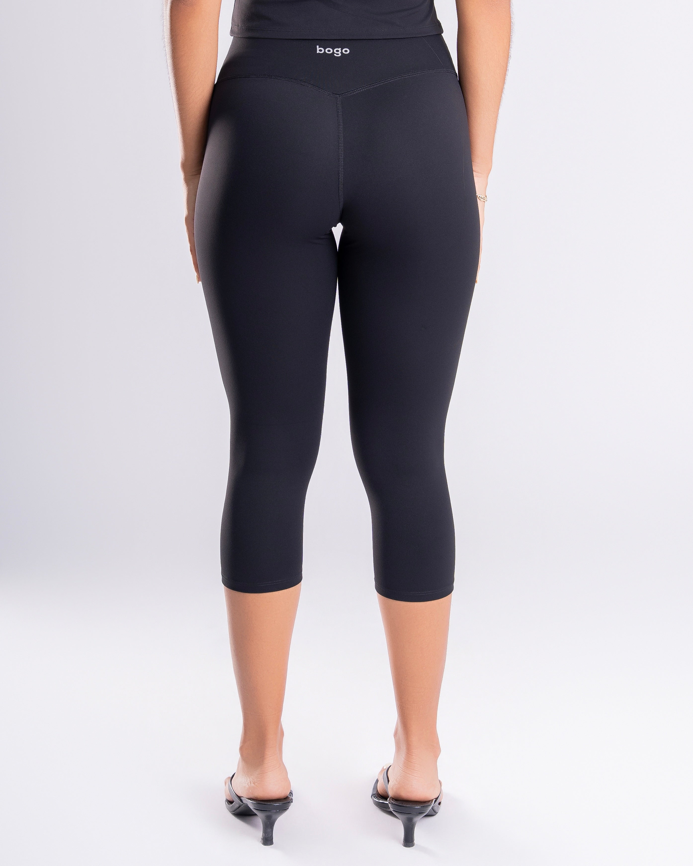 BLACK BASIC CAPRI