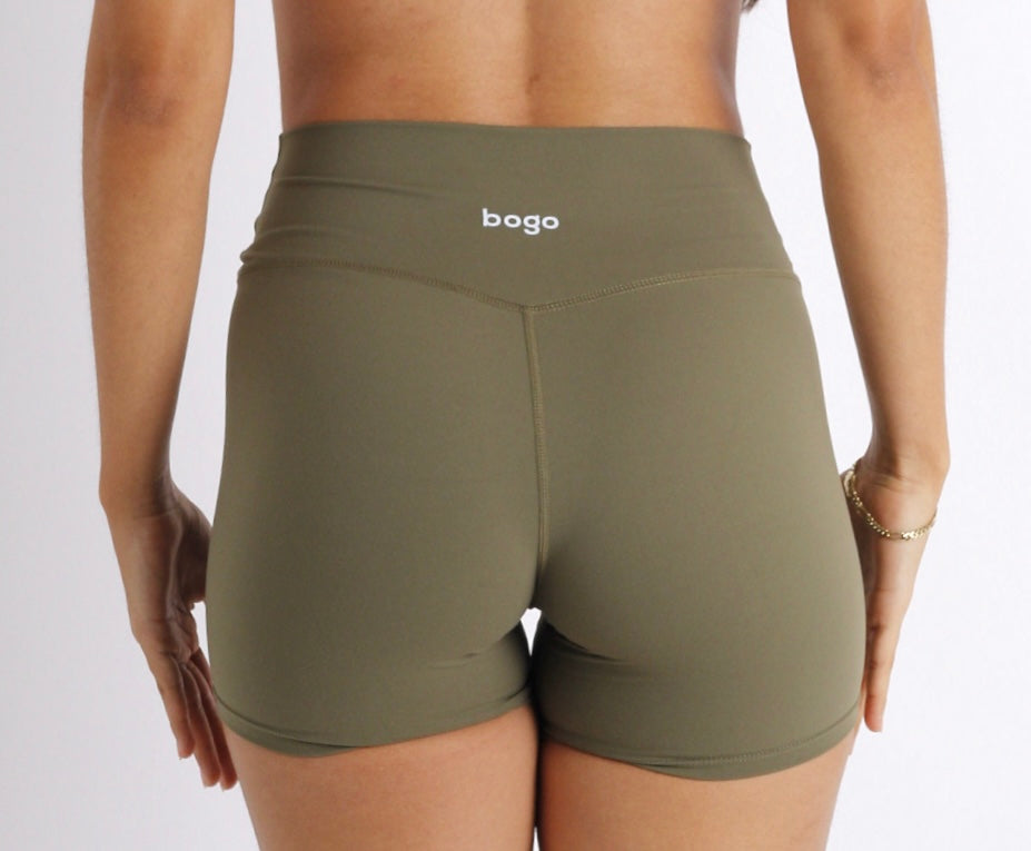 SHORT V MILITARY GREEN